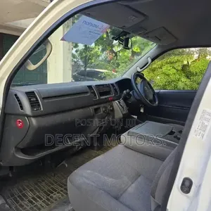 Toyota HiAce 2019 White