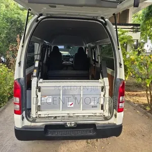 Toyota HiAce 2019 White
