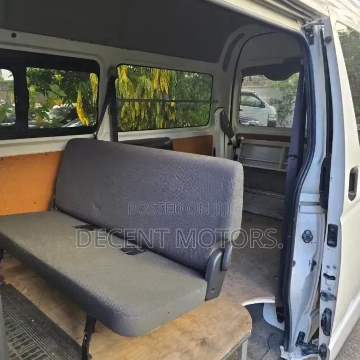 Toyota HiAce 2019 White