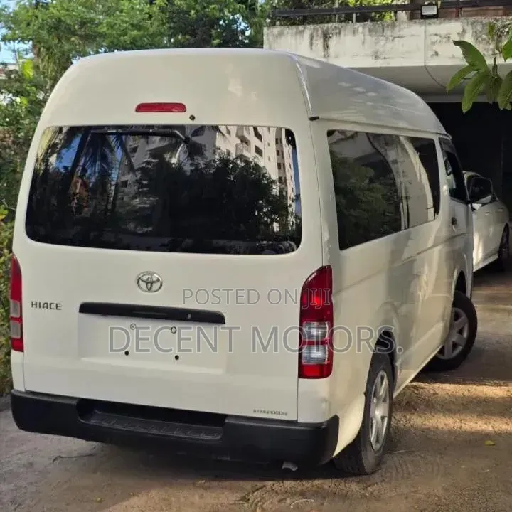 Toyota HiAce 2019 White