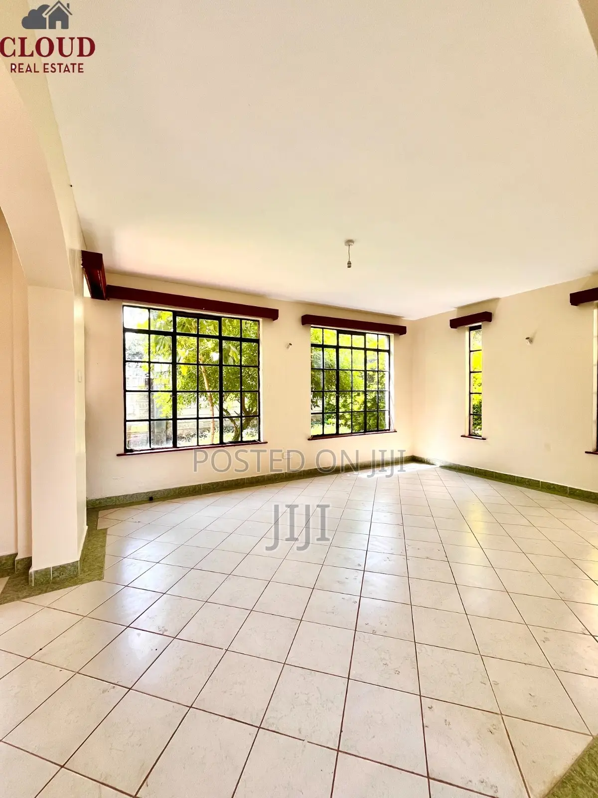 4bdrm Maisonette in Oluulua for sale