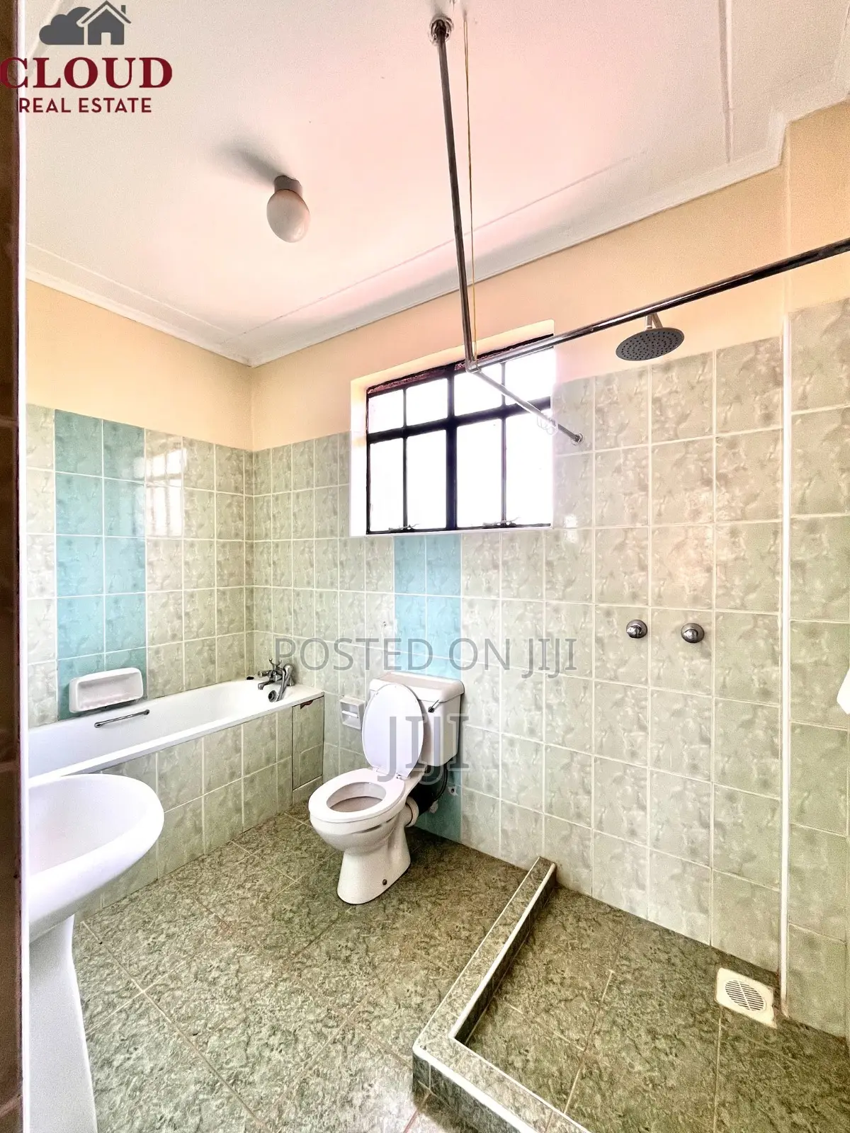 4bdrm Maisonette in Oluulua for sale