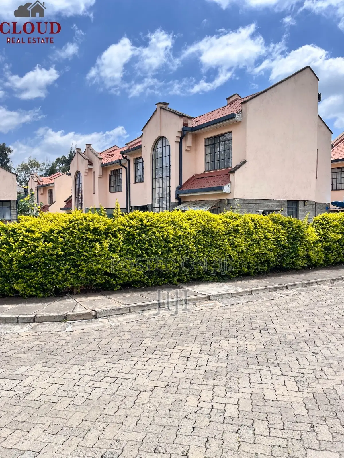 4bdrm Maisonette in Oluulua for sale