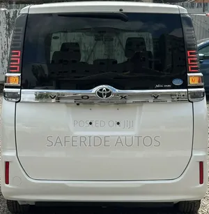 Toyota Voxy X 2WD 8-Seater 2019 White