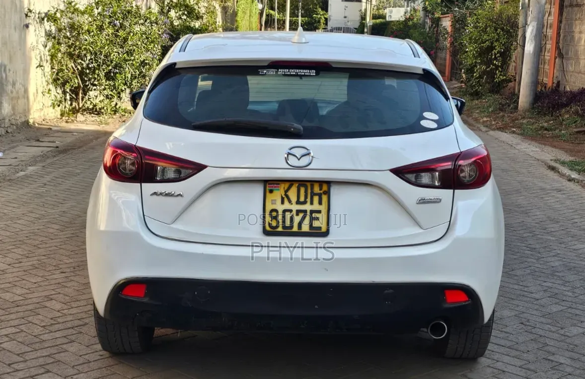 Mazda Axela SV Premium 2014 White