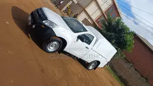 Isuzu D-MAX 2012 White