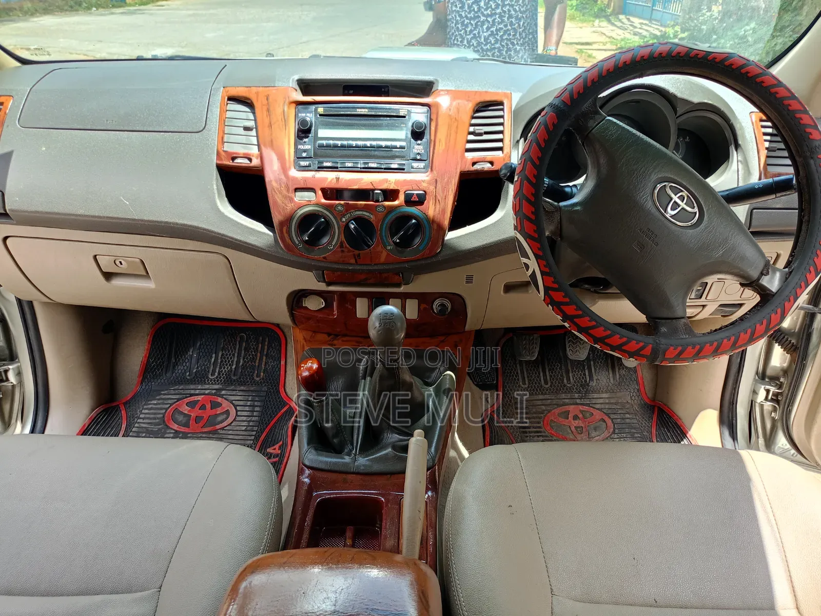 Toyota Hilux 2010 Brown