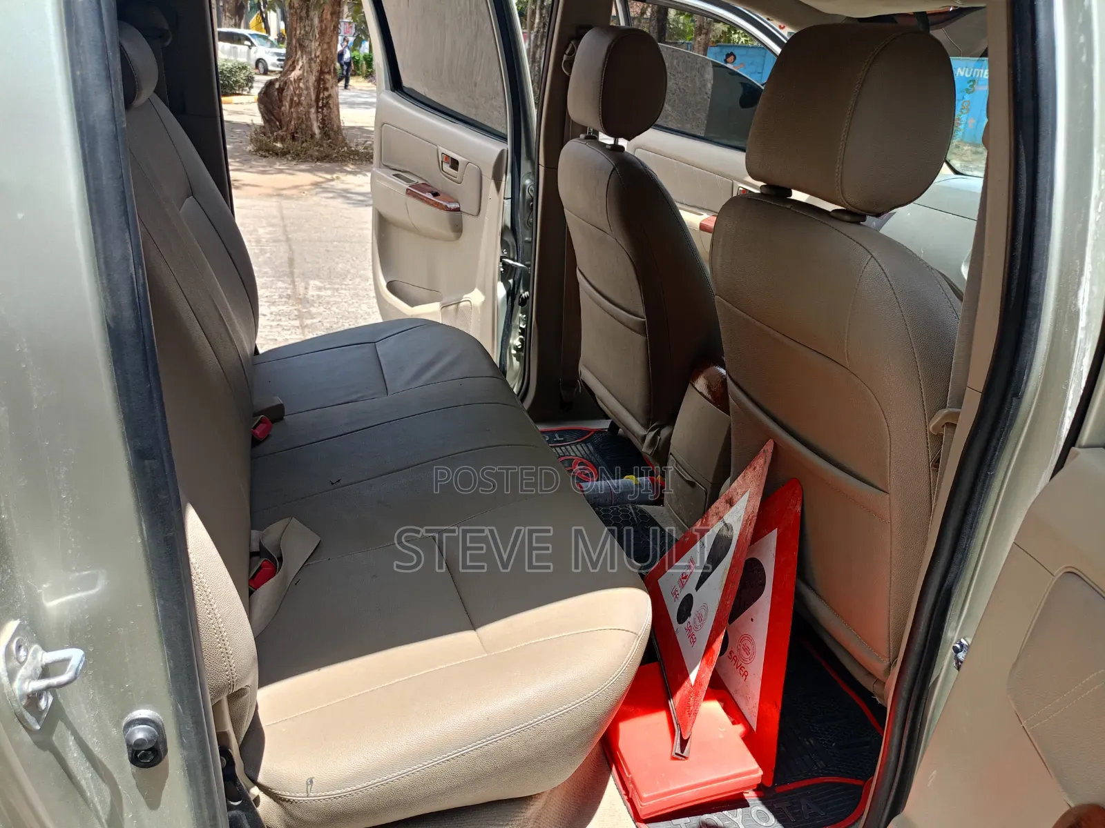 Toyota Hilux 2010 Brown