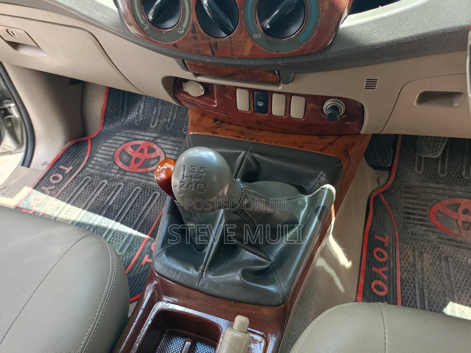 Toyota Hilux 2010 Brown