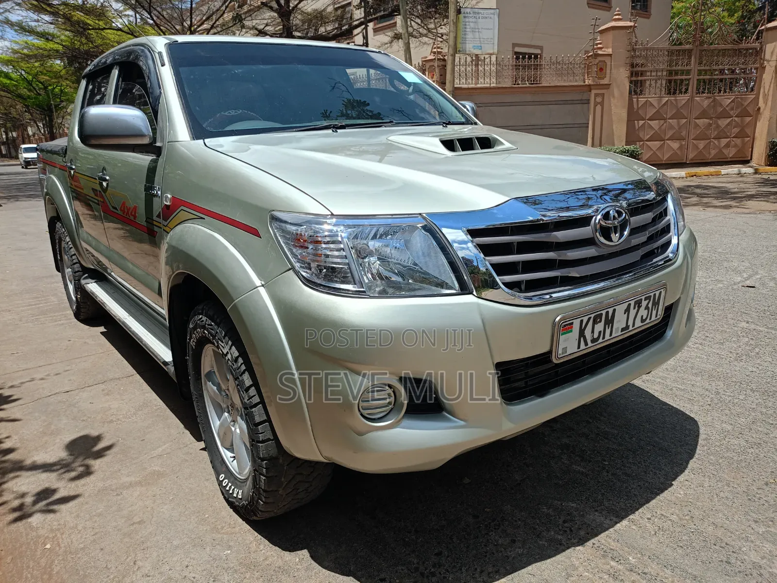 Toyota Hilux 2010 Brown