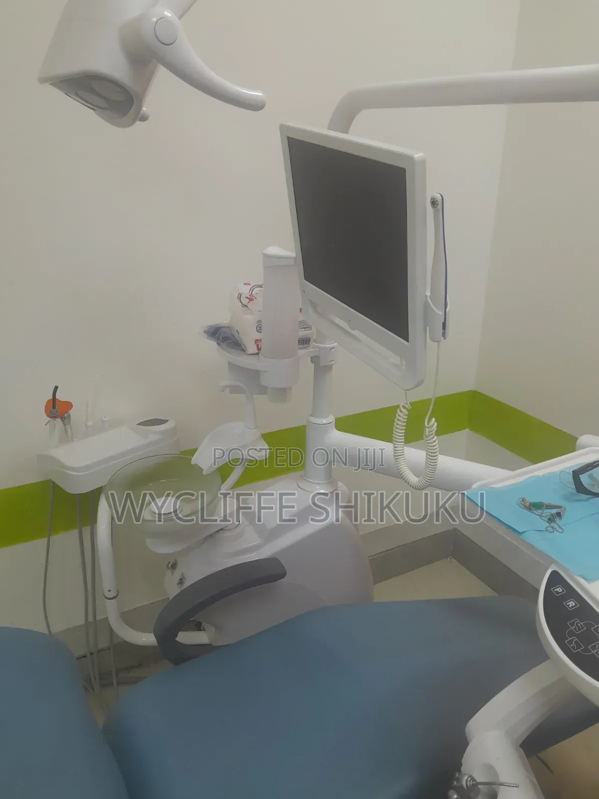 Dentist Computer Is in Nairobi CBD Asking 250,000