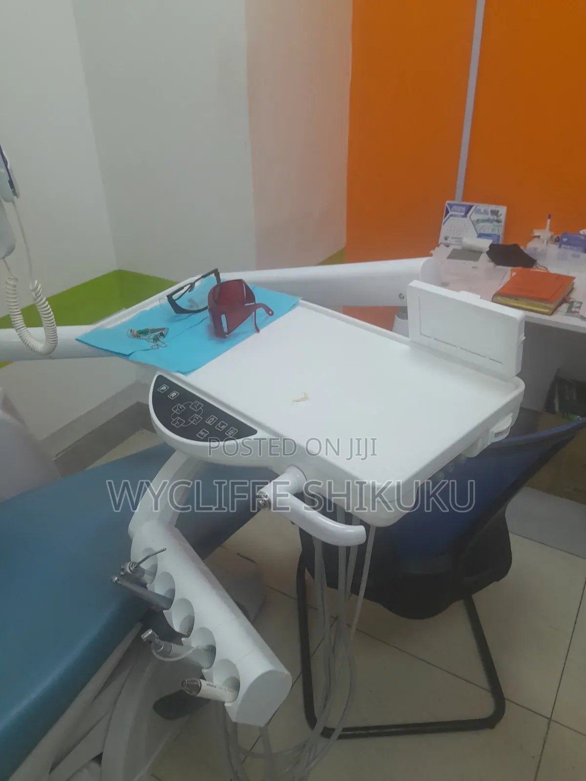 Dentist Computer Is in Nairobi CBD Asking 250,000
