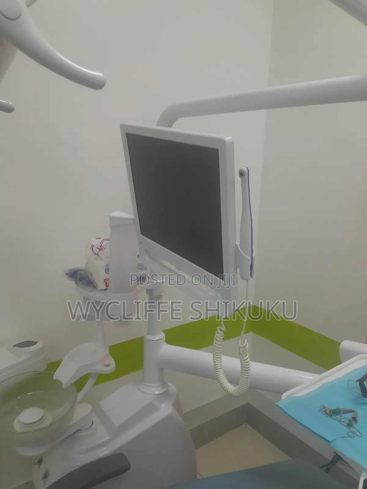 Dentist Computer Is in Nairobi CBD Asking 250,000