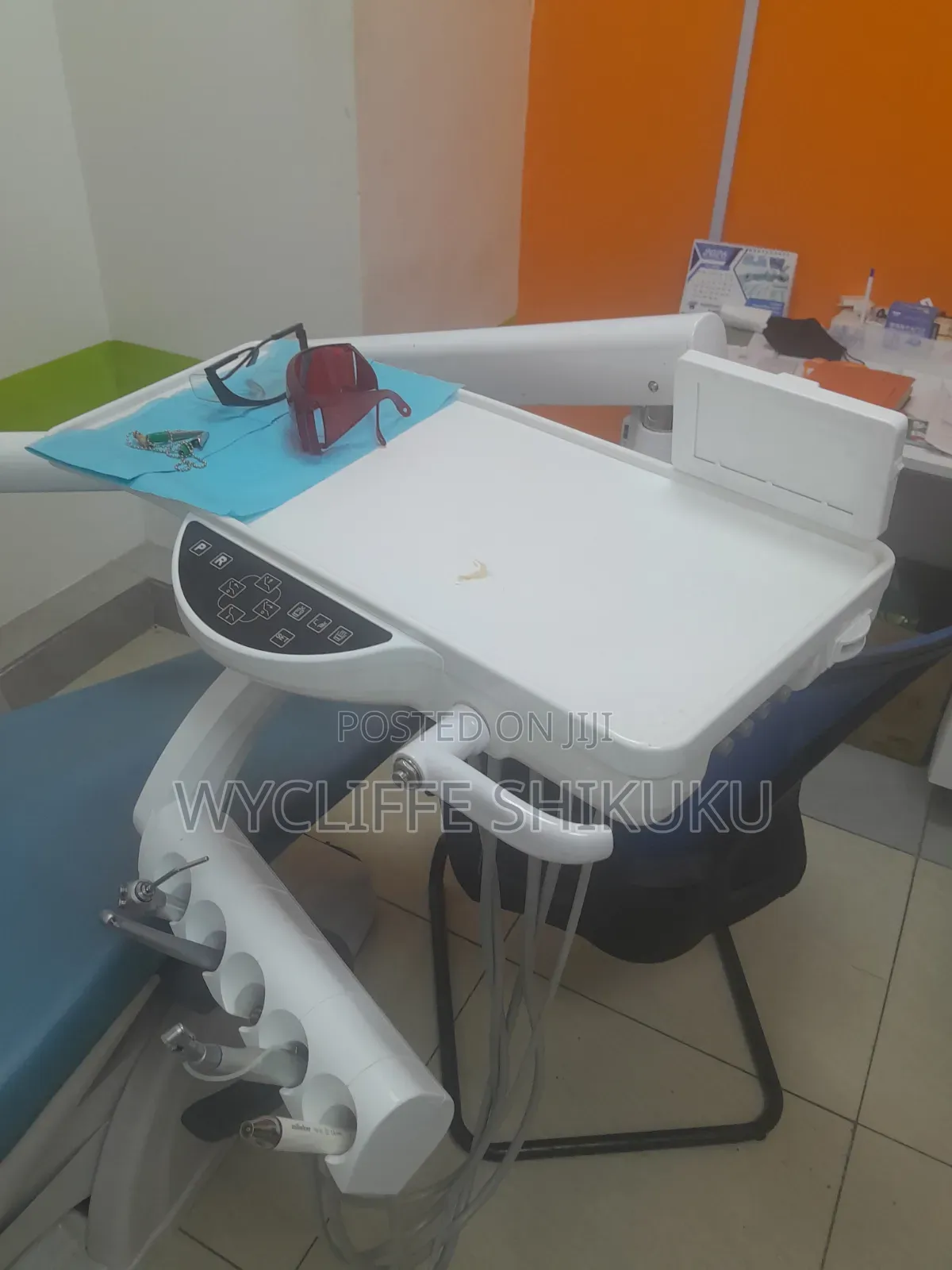 Dentist Computer Is in Nairobi CBD Asking 250,000