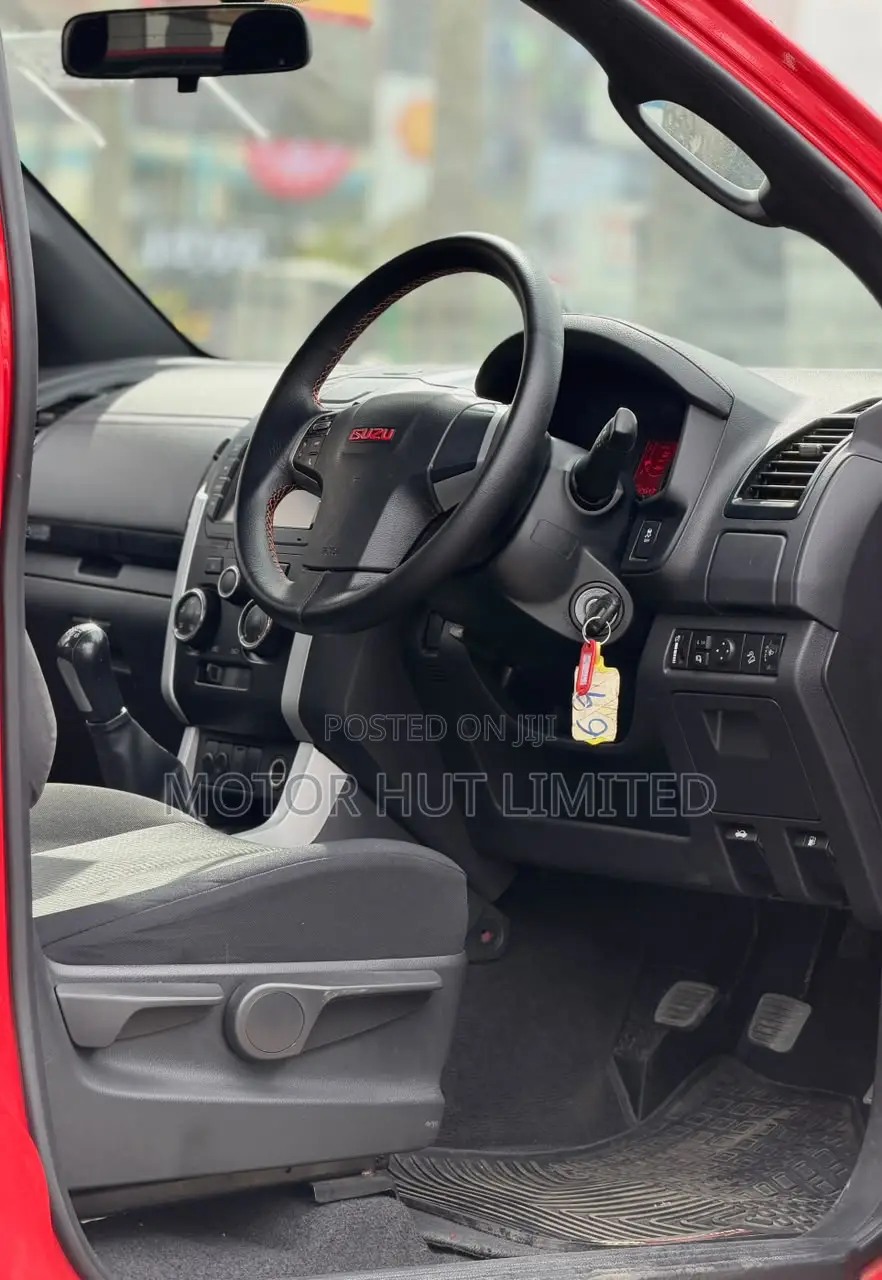 Isuzu D-MAX 2019 Red