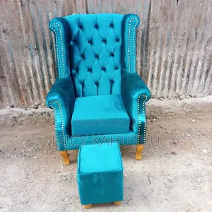 Mixed Salon Equipment of Table Chairs and Stylish Chairs