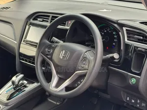 Honda Fit Shuttle 2019 Silver