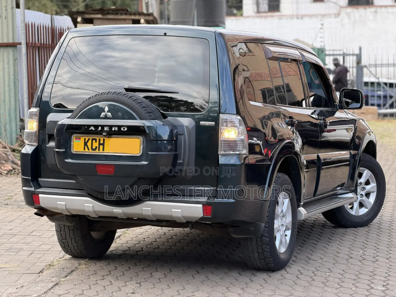 Mitsubishi Pajero 2010 Green