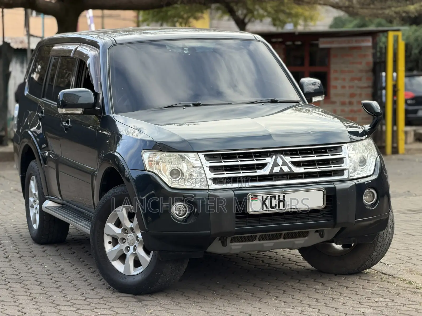 Mitsubishi Pajero 2010 Green