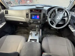 Mitsubishi Pajero 2010 Green