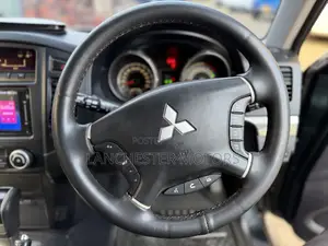 Mitsubishi Pajero 2010 Green