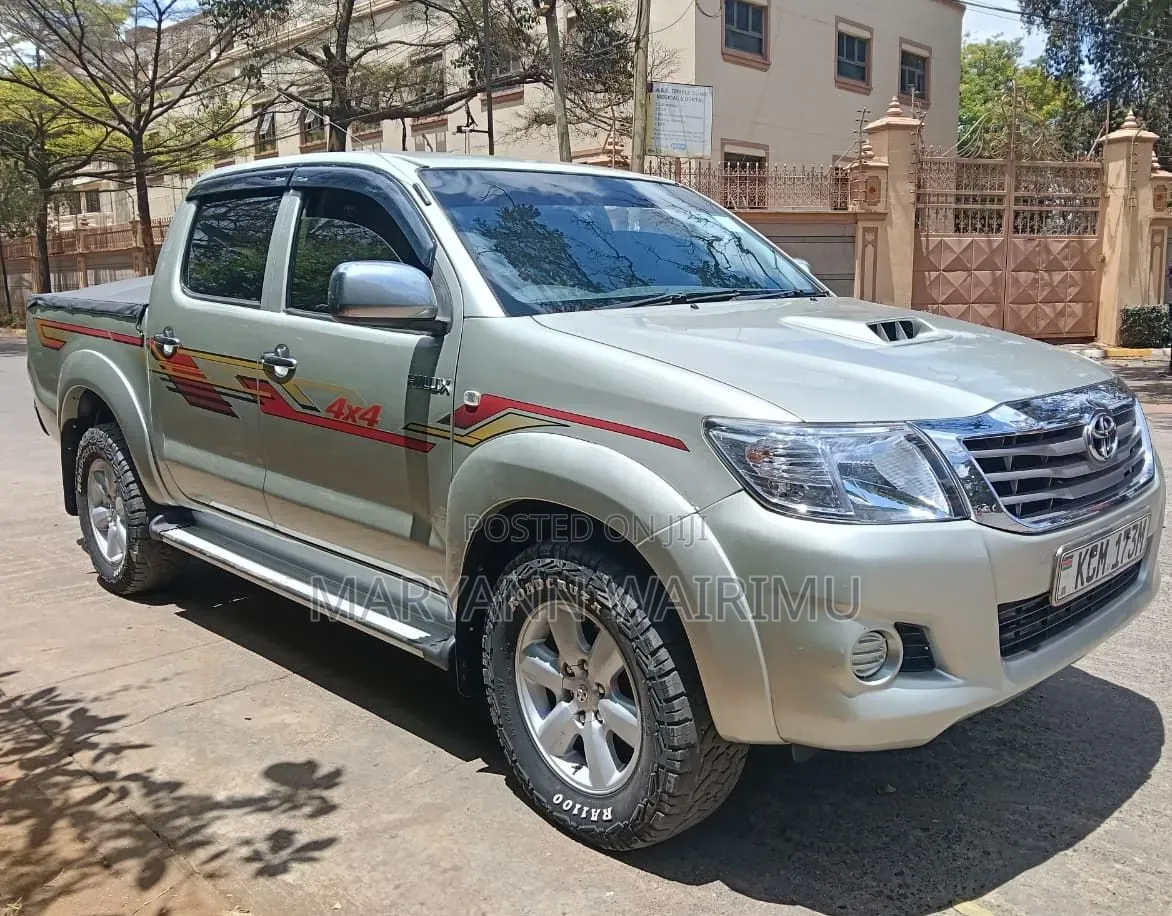Toyota Hilux 2010 Beige