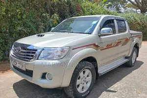 Toyota Hilux 2010 Beige