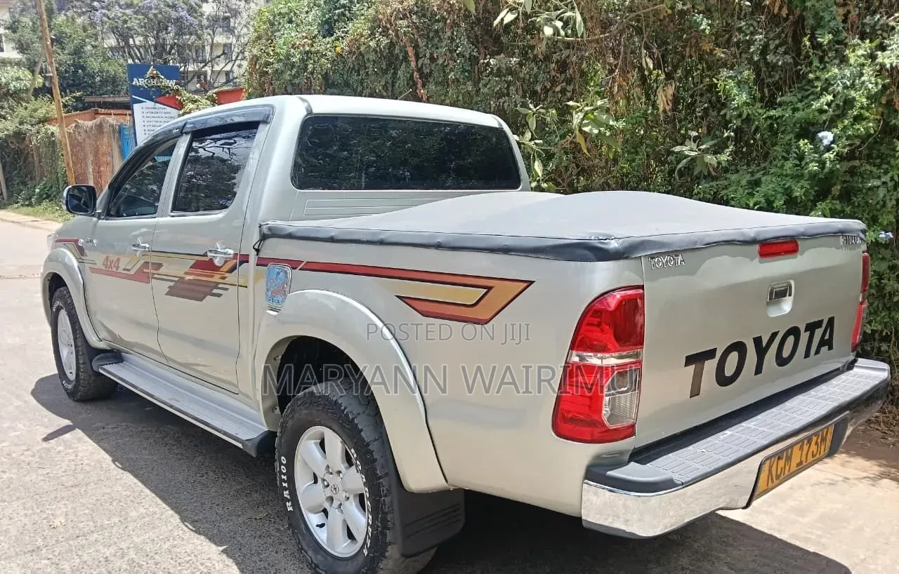 Toyota Hilux 2010 Beige