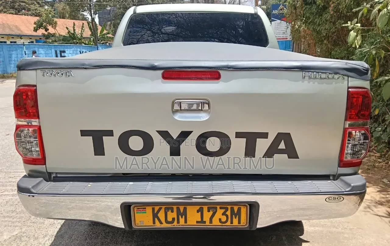 Toyota Hilux 2010 Beige