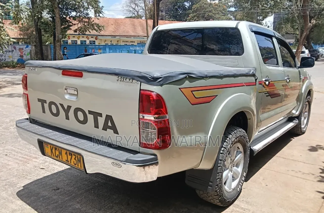 Toyota Hilux 2010 Beige