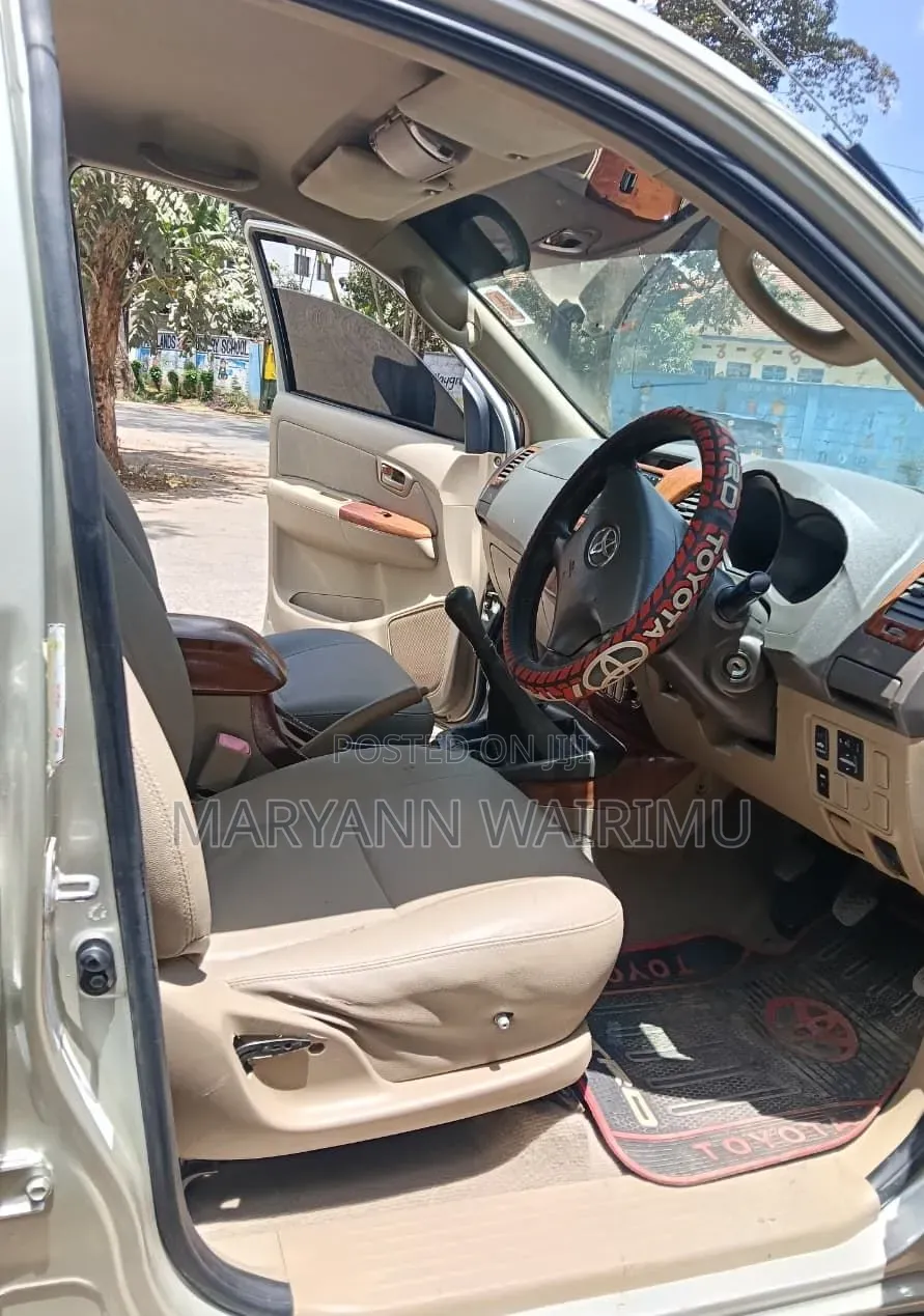 Toyota Hilux 2010 Beige