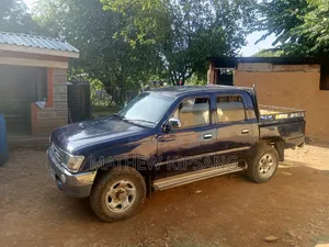 Toyota Hilux 1998 Blue