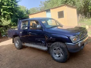 Toyota Hilux 1998 Blue