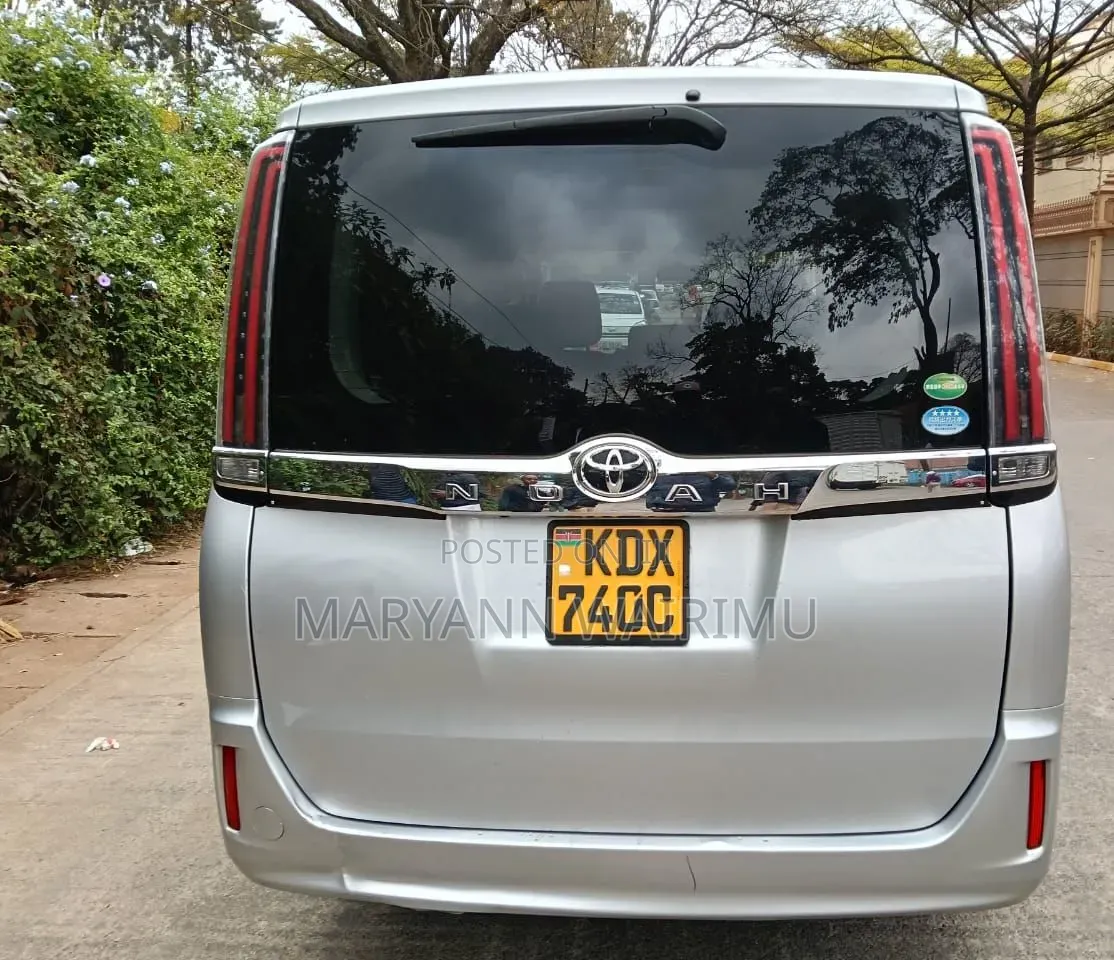 Toyota Noah 2.0 FWD (8 Seater) 2018 Silver