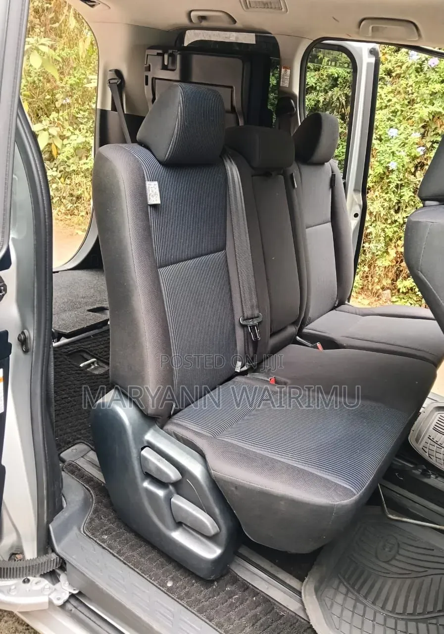 Toyota Noah 2.0 FWD (8 Seater) 2018 Silver