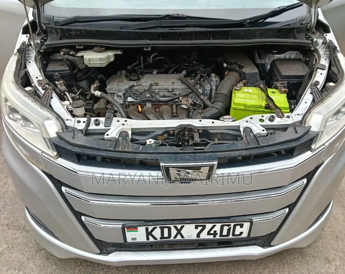 Toyota Noah 2.0 FWD (8 Seater) 2018 Silver