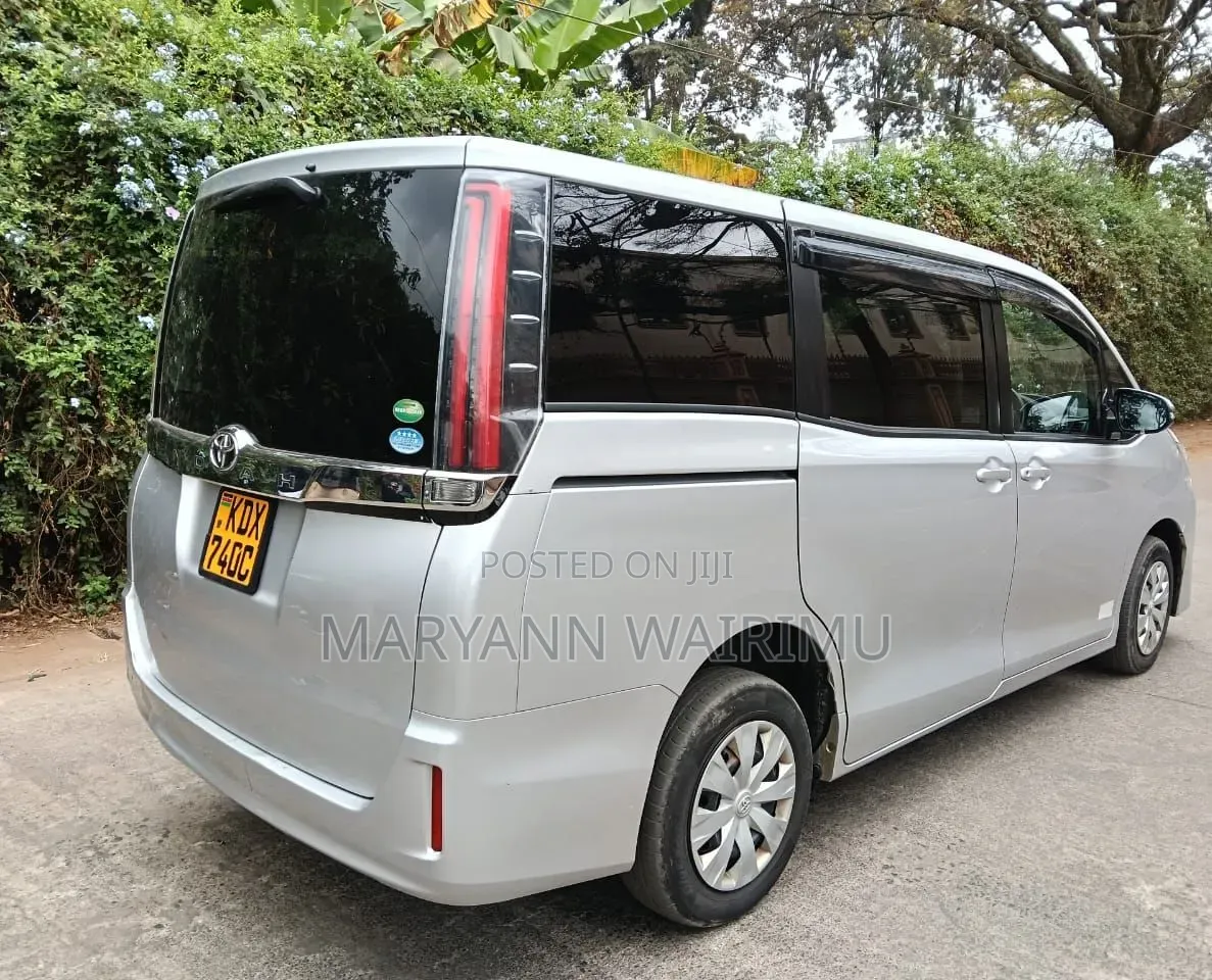 Toyota Noah 2.0 FWD (8 Seater) 2018 Silver