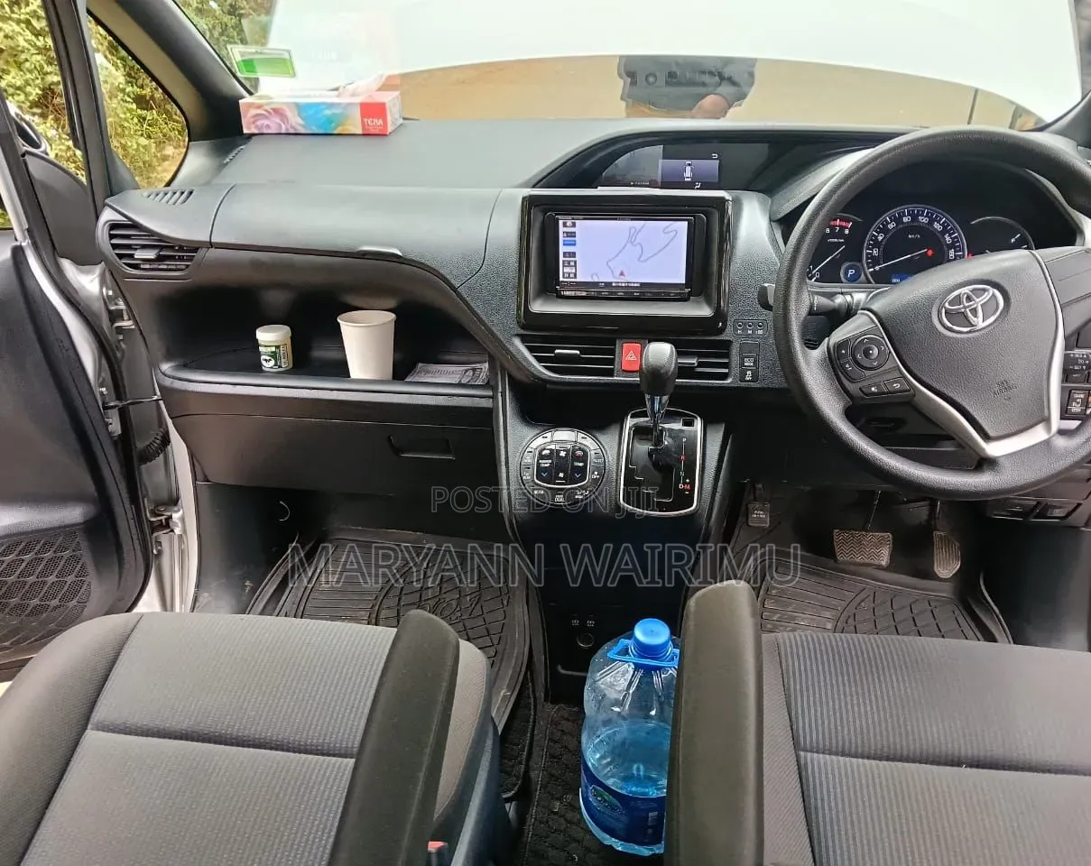 Toyota Noah 2.0 FWD (8 Seater) 2018 Silver