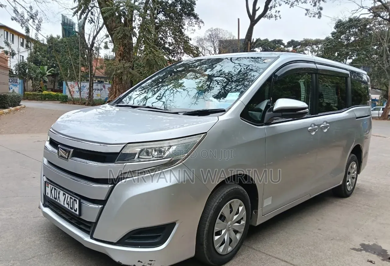 Toyota Noah 2.0 FWD (8 Seater) 2018 Silver