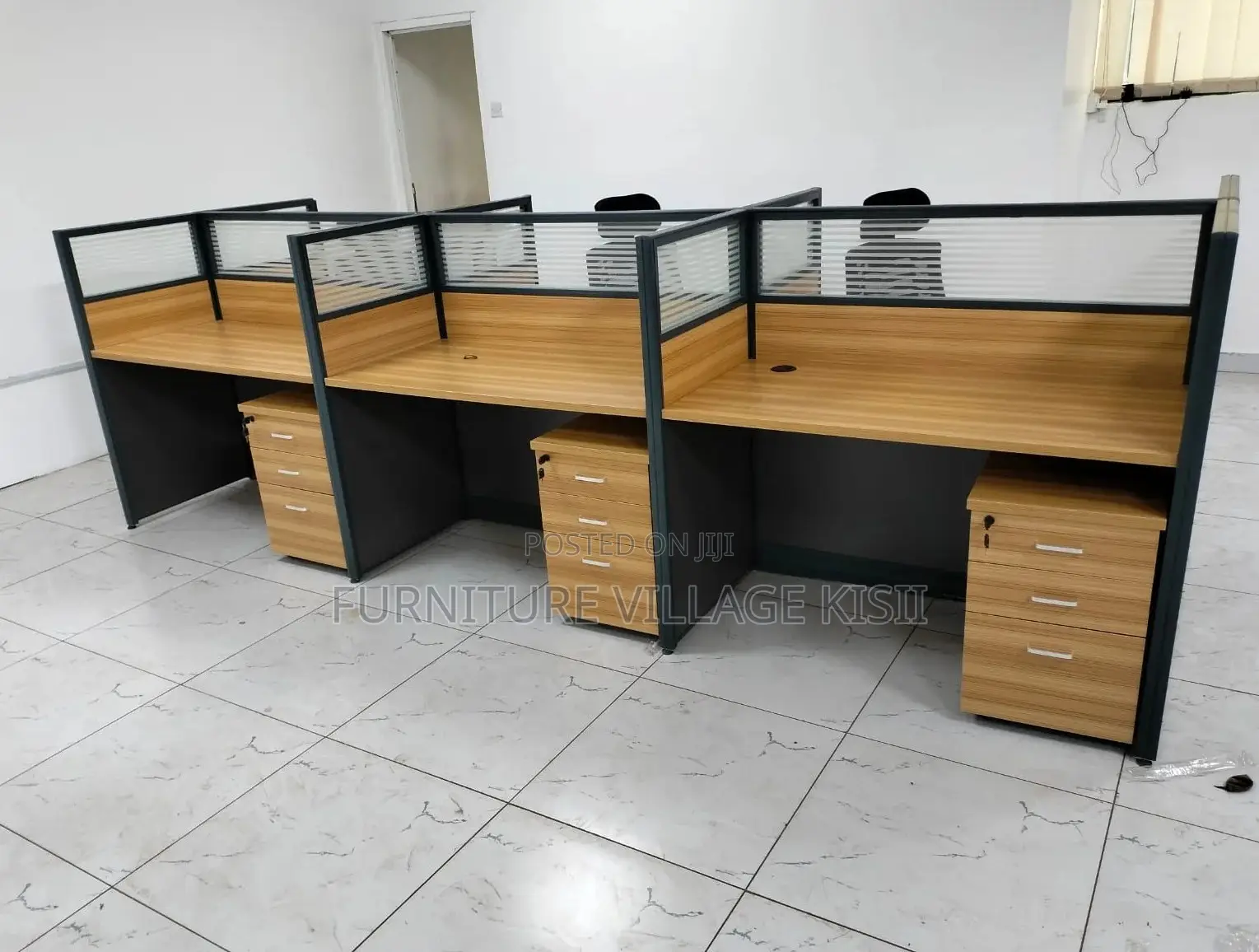 Office Furniture; 6- Way Modular Workstation.