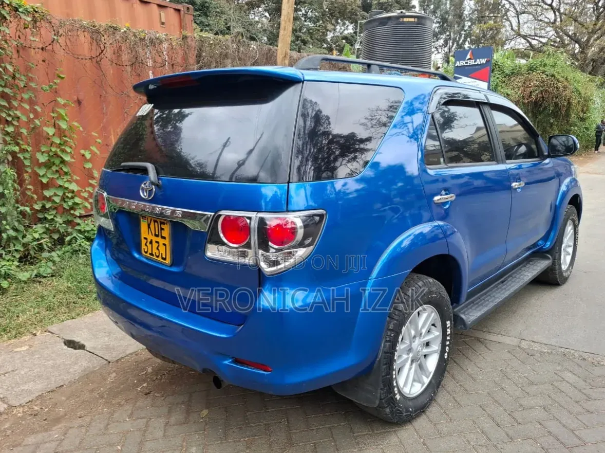 Toyota Fortuner 2012 Blue