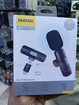 Dudao M1 Clip-on Wireless Lavalier Microphone.