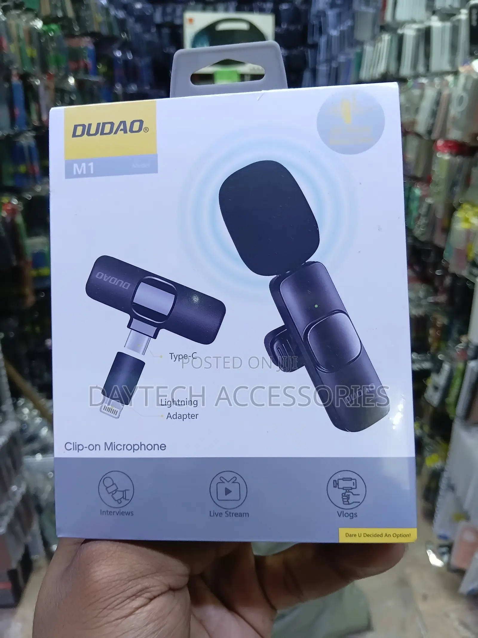 Dudao M1 Clip-on Wireless Lavalier Microphone.