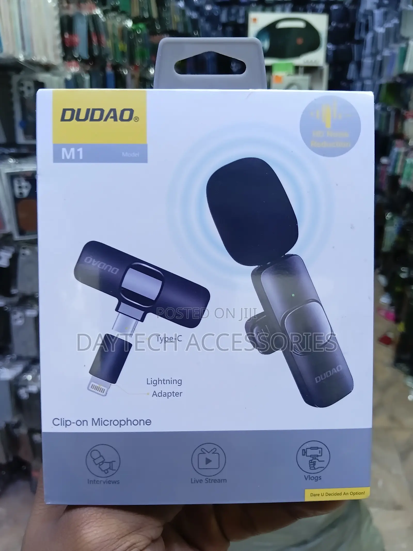 Dudao M1 Clip-on Wireless Lavalier Microphone.
