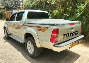 Toyota Hilux 2010 Beige