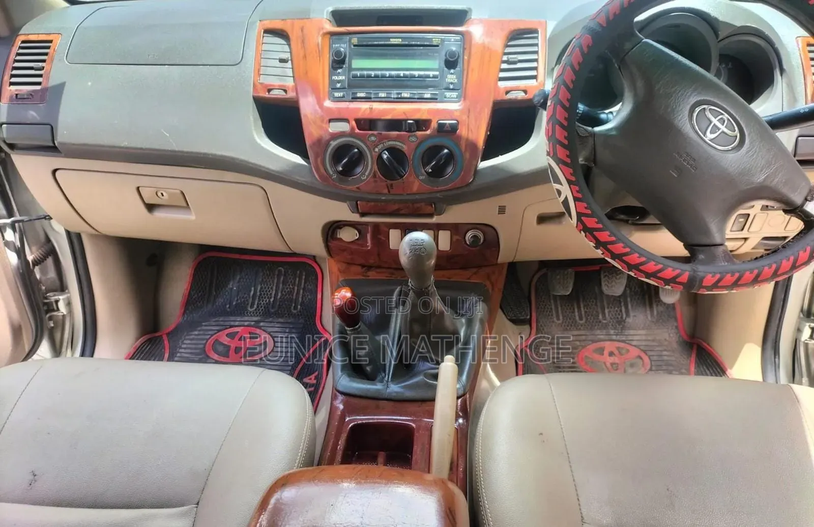 Toyota Hilux 2010 Beige