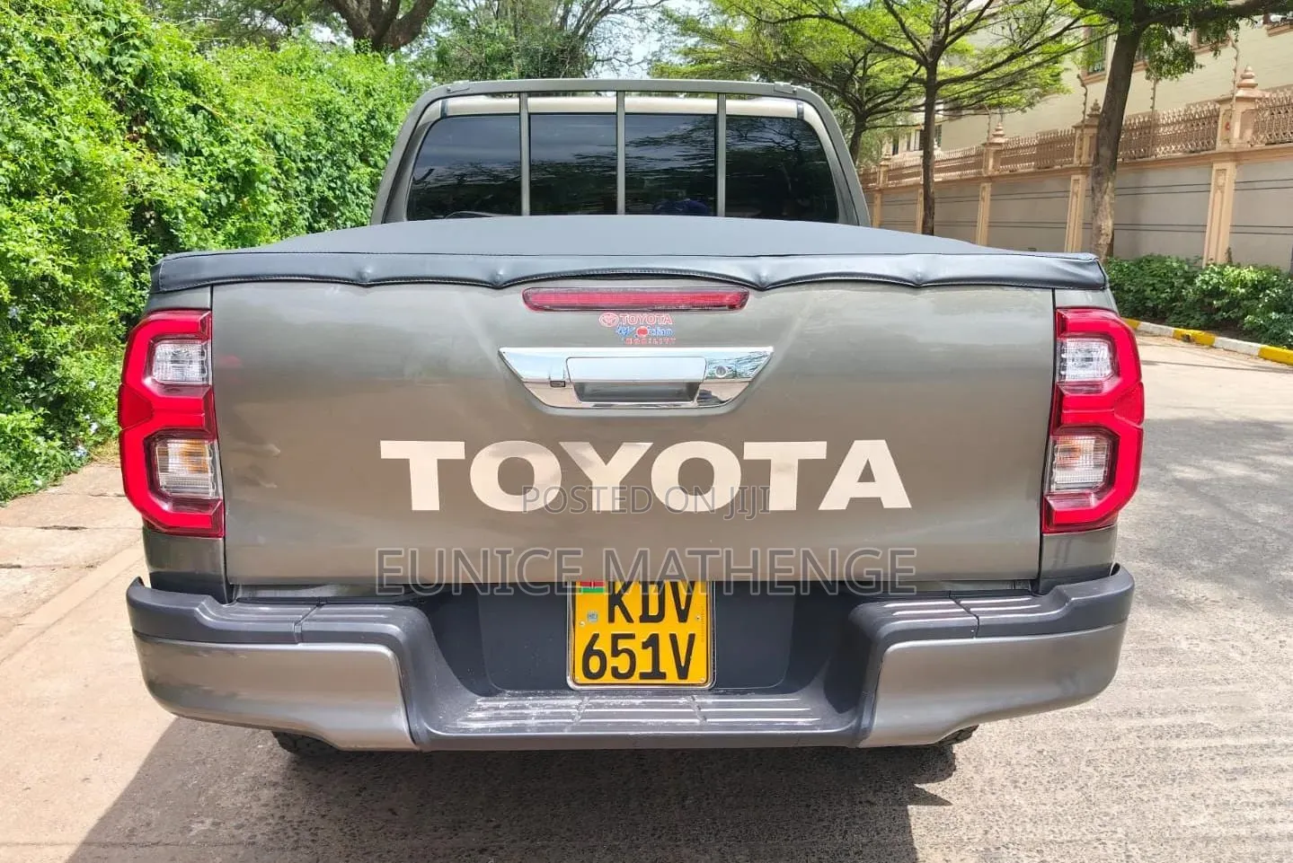 Toyota Hilux 2023 Gray