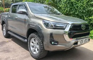 Toyota Hilux 2023 Gray