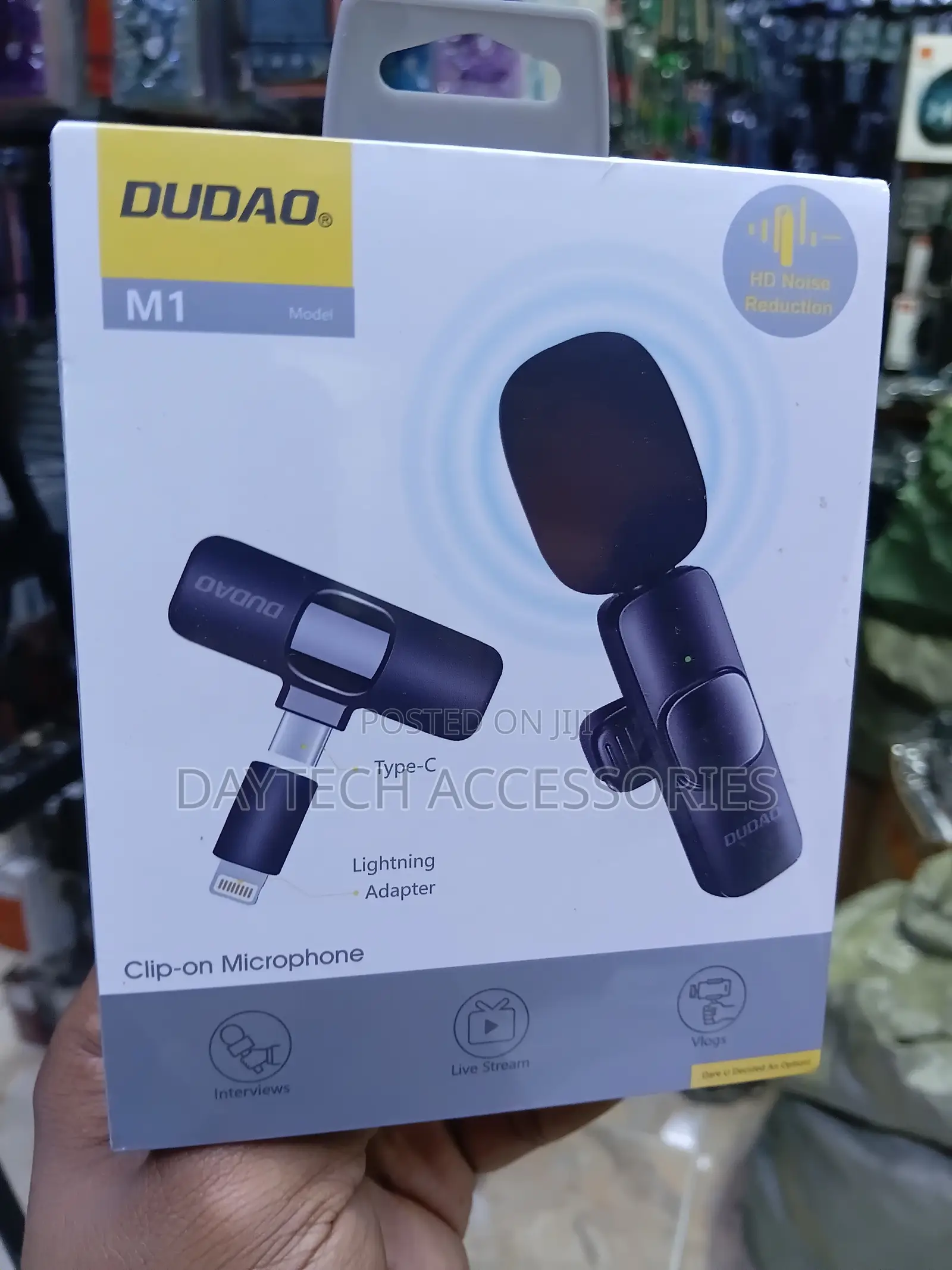 Dudao M1 Clip-on Wireless Microphone Mini Wireless Lapel Microphone.