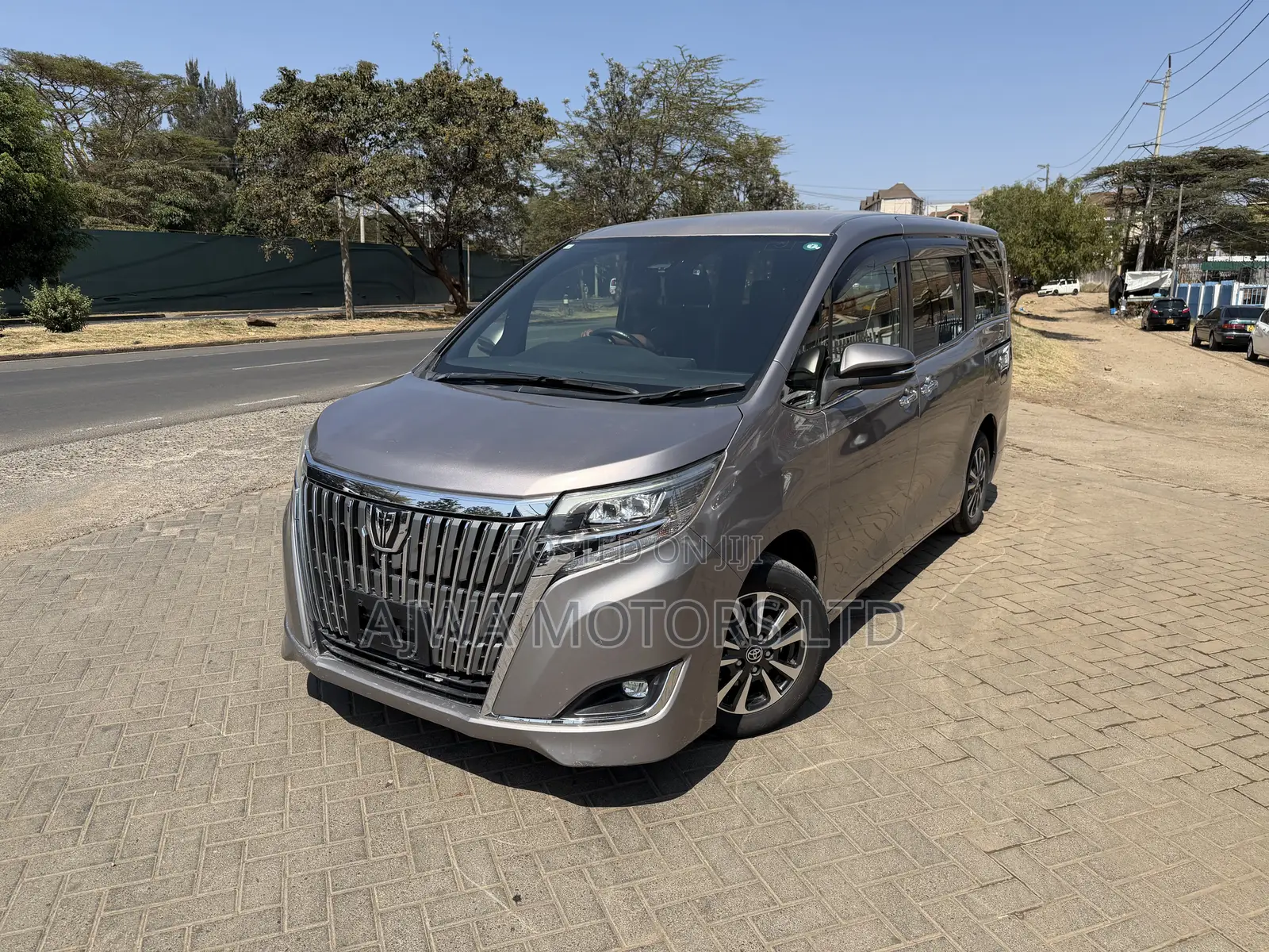 Toyota Esquire 2.0 FWD (7 seater) 2019 Gold